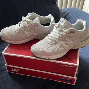 Grey suede new balance women size 9 1/2 worn